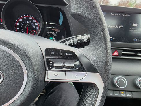 Used 2023 Hyundai Elantra SE image 14