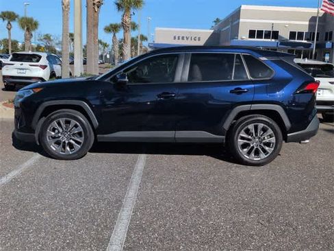 Used 2021 Toyota RAV4 XLE Premium image 5