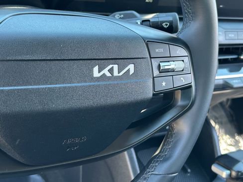 Used 2025 Kia K4 EX image 24