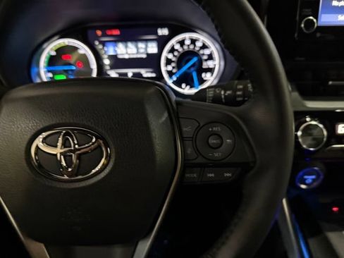 Used 2022 Toyota Venza XLE AWD/4WD image 16