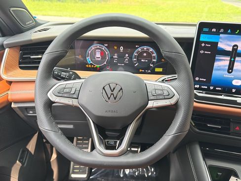 New 2026 Volkswagen Tiguan SEL R-Line AWD/4WD image 14