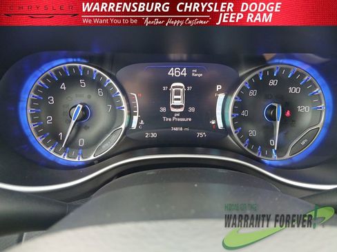 Used 2023 Chrysler Pacifica Touring-L FWD image 17