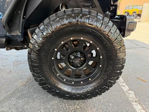 Used 2017 Jeep Wrangler Unlimited Rubicon w/ Max Tow Package AWD/4WD image 30