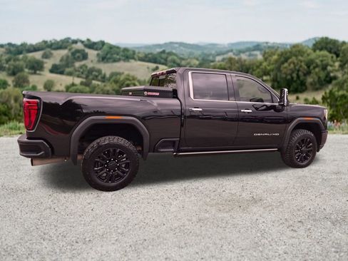 Used 2021 GMC Sierra 2500 Denali w/ Denali Black Diamond Edition AWD/4WD image 11
