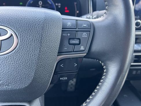 Used 2025 Toyota Camry SE FWD image 16