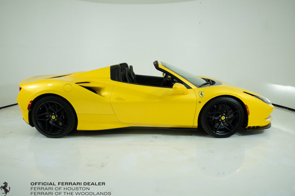 Used 2021 Ferrari F8 Tributo RWD image 3