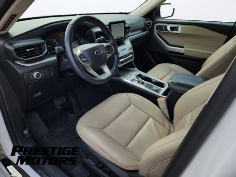 Used 2022 Ford Explorer XLT w/ Equipment Group 202A AWD/4WD image 9