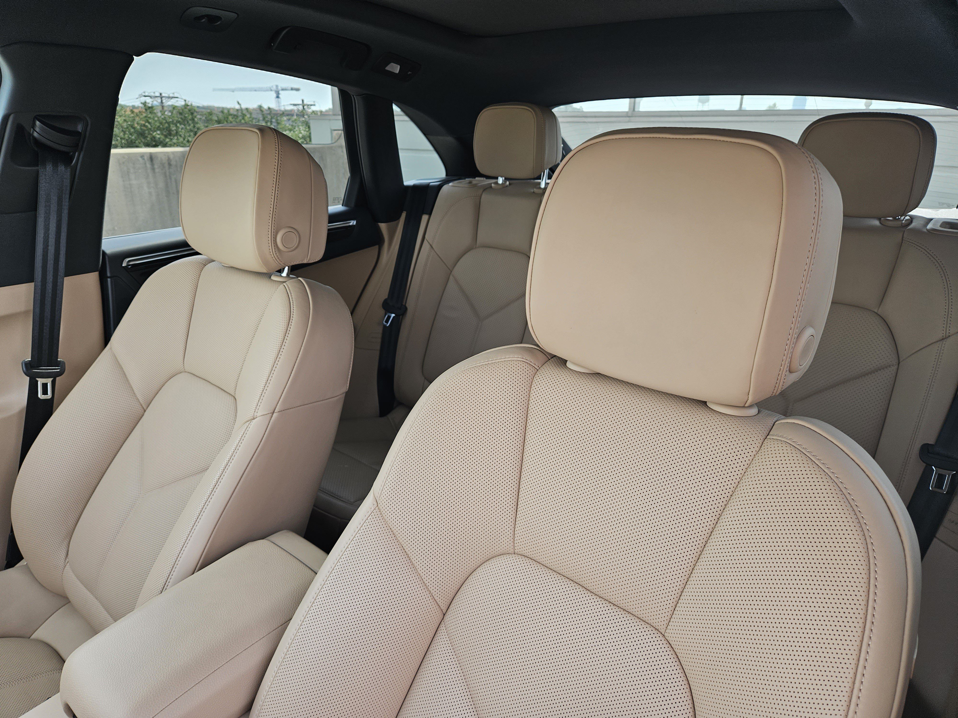 Certified 2026 Porsche Macan AWD/4WD image 6