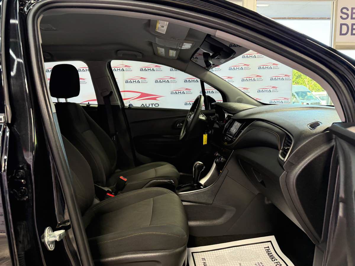 Used 2020 Chevrolet Trax LT AWD/4WD image 47