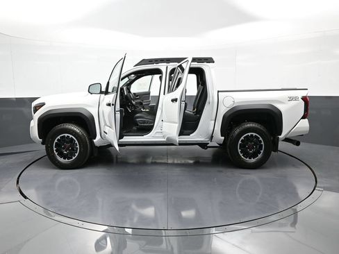 Certified 2024 Toyota Tacoma TRD Off-Road w/ TRD Off Road Premium Package AWD/4WD image 41