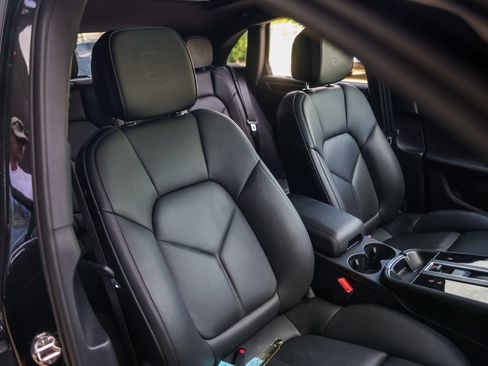 Certified 2026 Porsche Macan AWD/4WD image 36