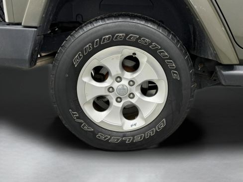 Used 2015 Jeep Wrangler Unlimited Sahara w/ Connectivity Group image 8