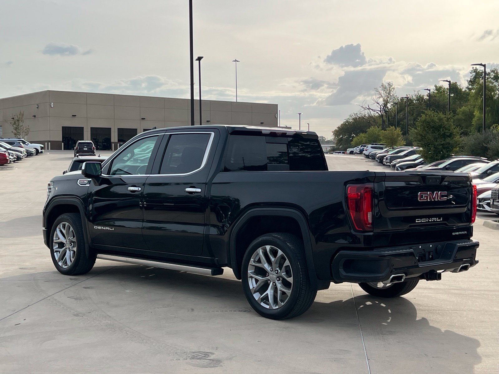 Used 2022 GMC Sierra 1500 Denali w/ Denali Reserve Package AWD/4WD image 10