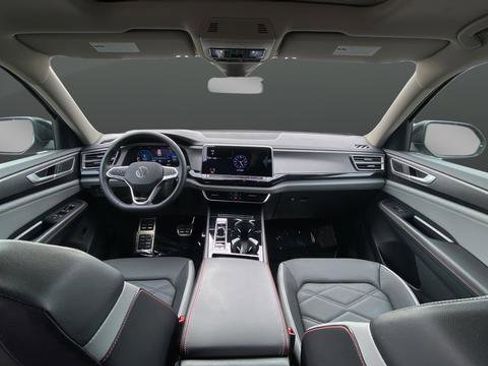Used 2024 Volkswagen Atlas Peak Edition SE AWD/4WD image 11