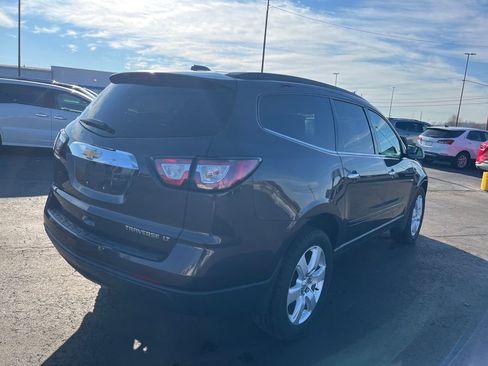Used 2016 Chevrolet Traverse LT w/ Style and Technology Package image 5