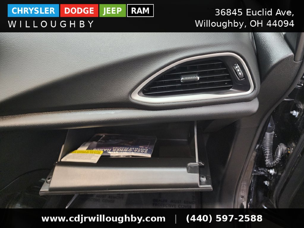 Used 2026 Chrysler Pacifica Select FWD image 33
