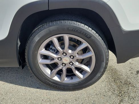 Used 2023 GMC Terrain SLT w/ Infotainment Package II FWD image 29