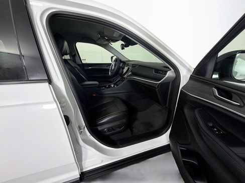 Used 2023 Jeep Grand Cherokee Limited w/ Black Appearance Package RWD image 31