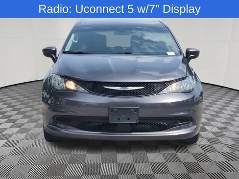 Used 2022 Chrysler Voyager LX FWD image 2