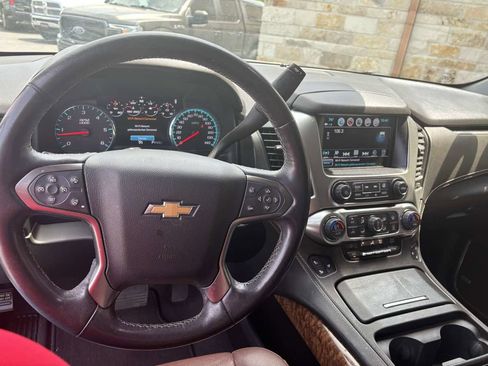Used 2020 Chevrolet Suburban Premier w/ Premier Plus Edition image 5
