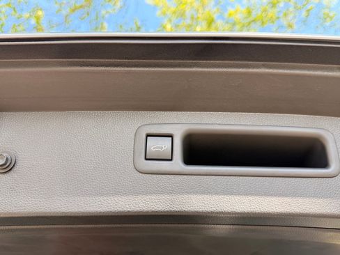 Used 2022 Toyota Highlander XLE image 17