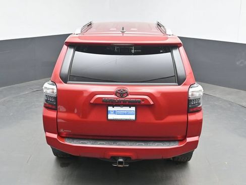 Used 2018 Toyota 4Runner SR5 AWD/4WD image 37