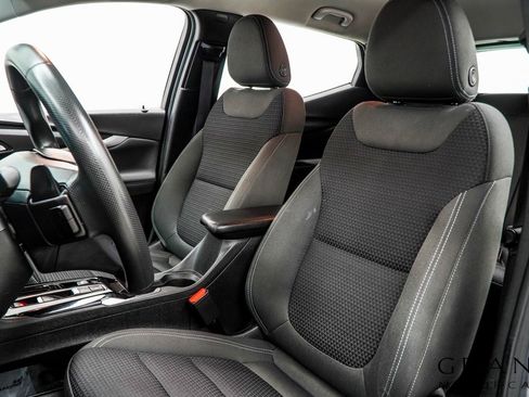 Used 2023 Chevrolet Bolt EUV LT image 37