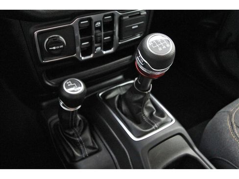 Used 2025 Jeep Wrangler Sport image 28