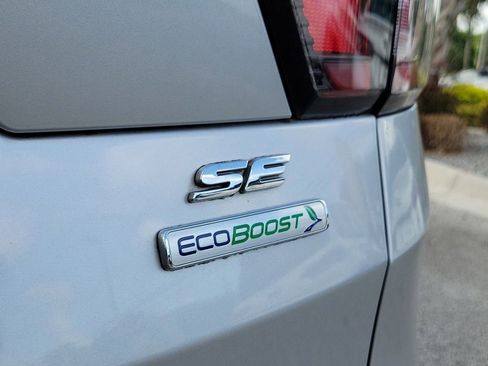 Used 2017 Ford Escape SE w/ Equipment Group 201A FWD image 8