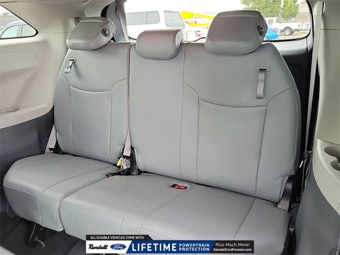 Used 2024 Toyota Sienna XLE image 9