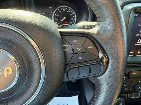 Used 2022 Jeep Renegade Latitude w/ Sun/Sound Group AWD/4WD image 24
