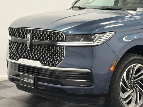 New 2027 Lincoln Navigator L Premier AWD/4WD image 2