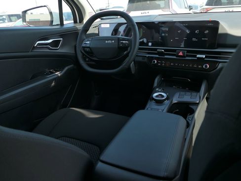 New 2026 Kia Sportage LX image 23