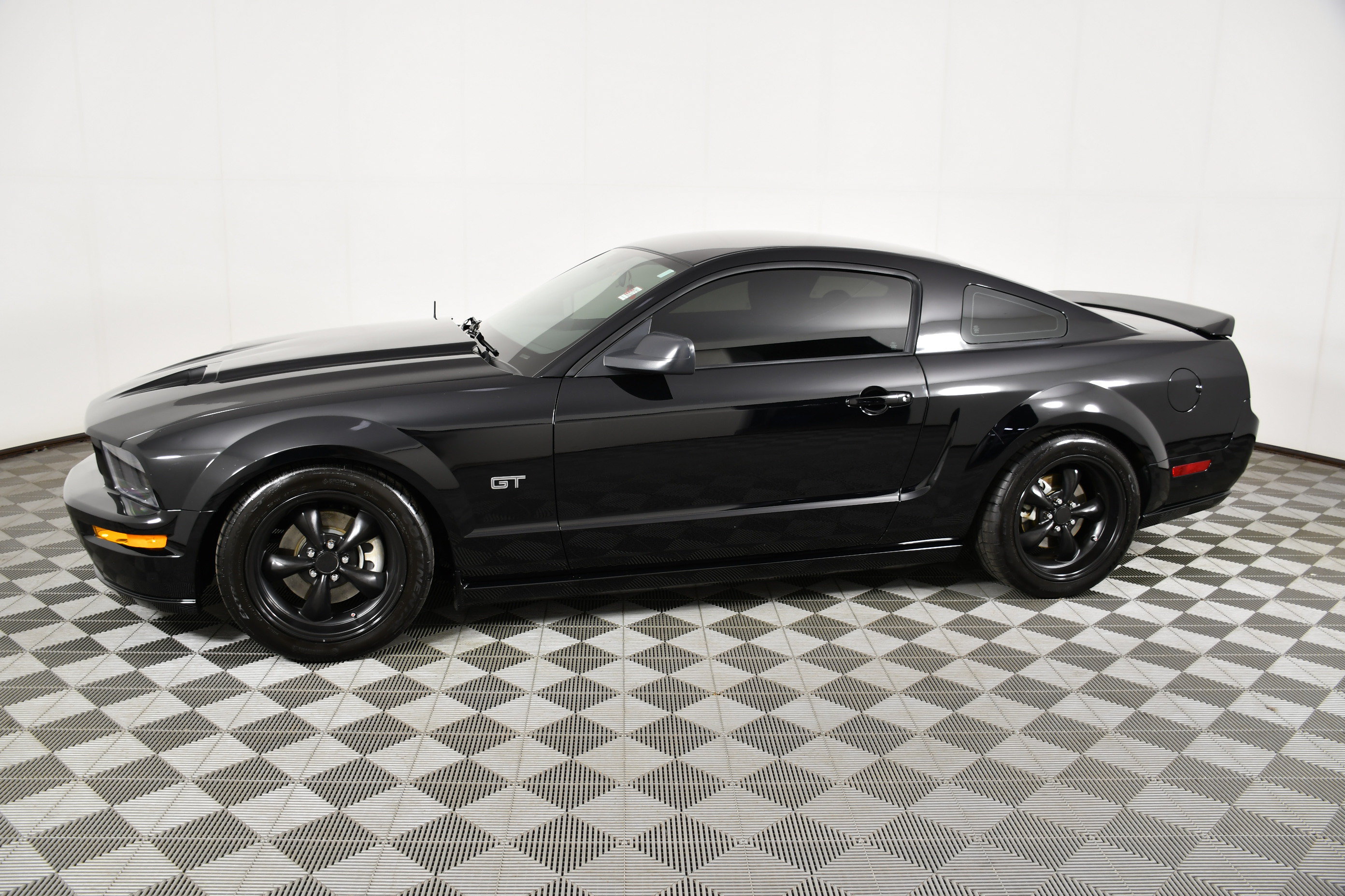 Used 2008 Ford Mustang GT RWD image 8