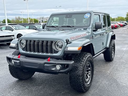 Used 2025 Jeep Wrangler Unlimited Rubicon AWD/4WD image 7
