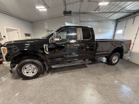 Used 2018 Ford F250 XL w/ Power Equipment Group AWD/4WD image 9