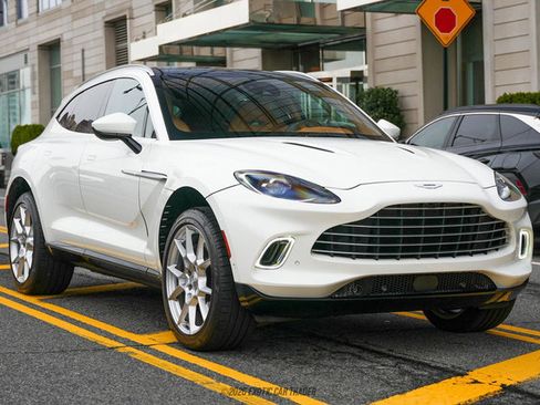 Used 2021 Aston Martin DBX image 12