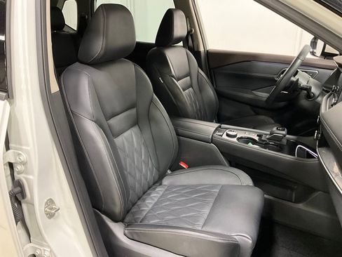 Used 2023 Nissan Rogue Platinum w/ Platinum Premium Package image 8