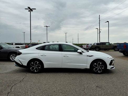 Used 2024 Hyundai Sonata SEL FWD image 2