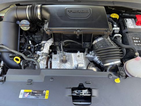 Used 2025 Jeep Compass Trailhawk image 28