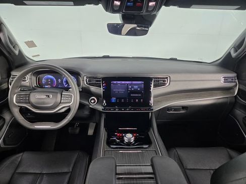 Used 2024 Jeep Wagoneer Series II w/ Flexible Seating Group AWD/4WD image 24