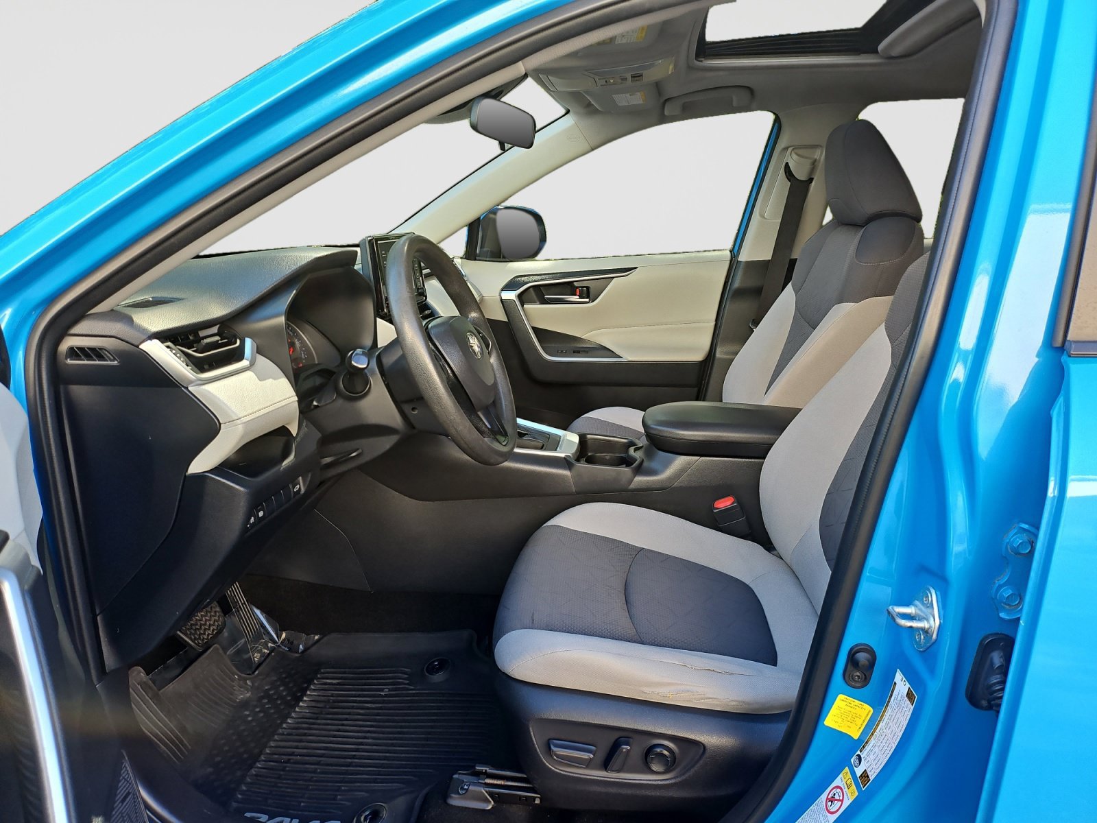 Used 2019 Toyota RAV4 XLE w/ Convenience Package FWD image 20