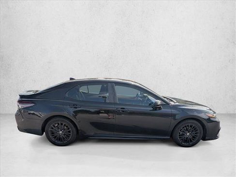 Used 2021 Toyota Camry SE FWD image 3