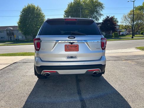 Used 2017 Ford Explorer XLT w/ Equipment Group 202A AWD/4WD image 5