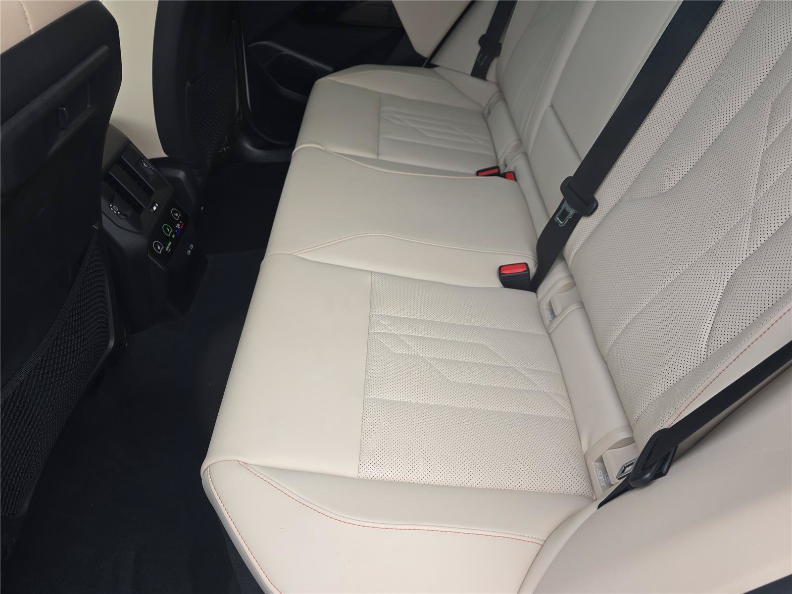 Certified 2026 BMW X3 xDrive30i w/ Premium Package AWD/4WD image 14