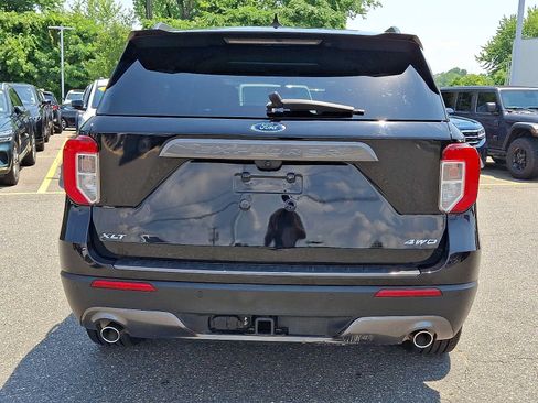 Used 2022 Ford Explorer XLT w/ Equipment Group 202A AWD/4WD image 5