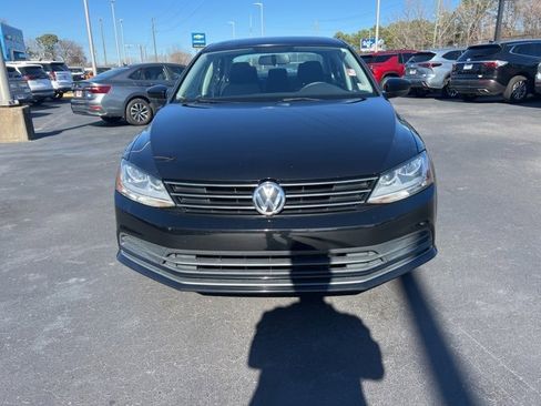 Used 2017 Volkswagen Jetta S image 2