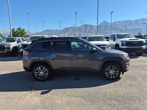 Used 2018 Jeep Compass Latitude w/ Popular Equipment Group AWD/4WD image 2