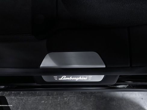 Used 2023 Lamborghini Urus S image 37