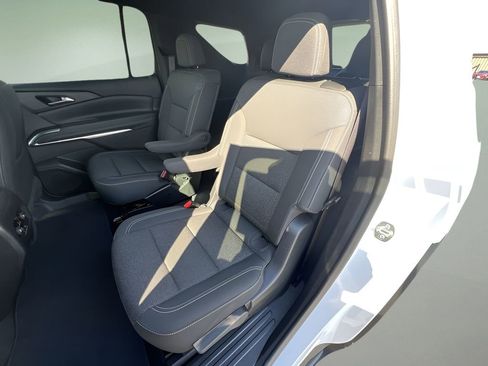 Used 2025 Chevrolet Traverse LT image 24